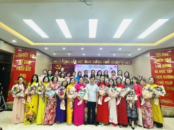 Tổ chức gặp mặt kỷ niệm 93 năm ngày Phụ Nữ Việt Nam“Giang sơn gấm vóc Việt Nam là do phụ nữ Việt Nam, trẻ cũng như già dệt thêu mà thêm tốt đẹp, rực rỡ”.